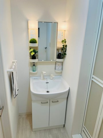 仲介手数料0円！！クレフラスト江向の洗面所