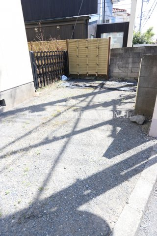 メイプルコート立川の駐車場