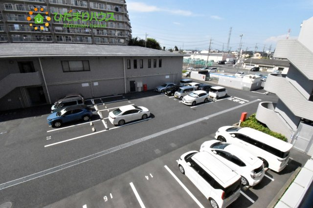 マリオン北本の駐車場