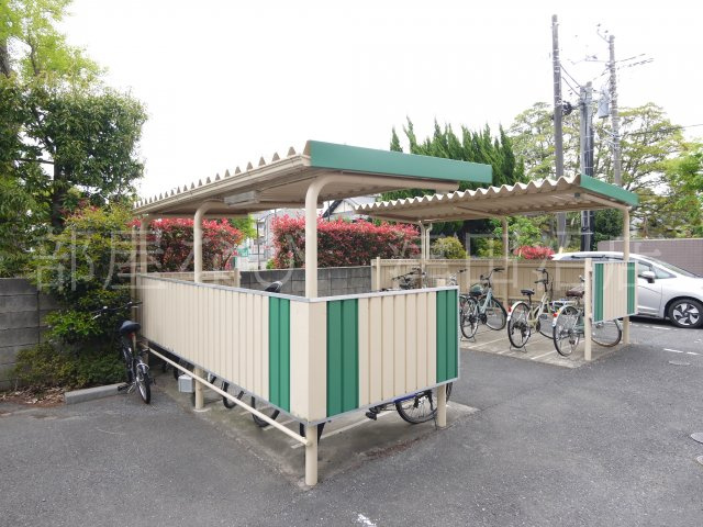 リジェール津田沼のその他共用部分|屋根付き駐輪場です