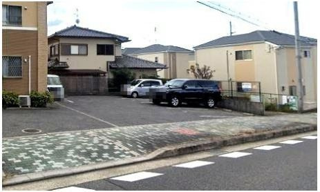 カンディードの駐車場