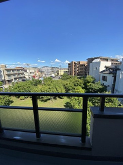 【展望】 | バルコニーからの眺望です♪最上階のお部屋なので、バルコニーからの眺めも良好です！