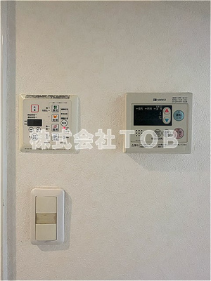 【設備】 | ルーブル明大前 | 浴室乾燥機リモコン　給湯リモコン※クリーニング中の写真※