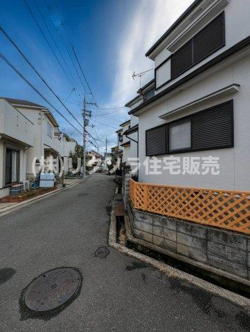 郡津2丁目　中古一戸建ての前面道路含む現地写真|前面道路を含む外観
■物件内覧・資金計画相談・住宅ローン相談、リフォーム相談、お問合せ受付中■
※当日・翌日のご内覧、ご相談はお電話でのお問合せがスムーズです！