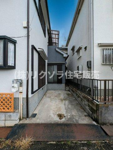 郡津2丁目　中古一戸建ての駐車場|駐車スペース
■物件内覧・資金計画相談・住宅ローン相談、リフォーム相談、お問合せ受付中■
※当日・翌日のご内覧、ご相談はお電話でのお問合せがスムーズです！