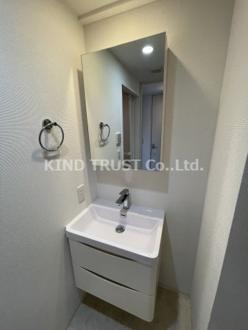 HS梅田EASTの洗面所|ゆったりとスペースのある洗面所