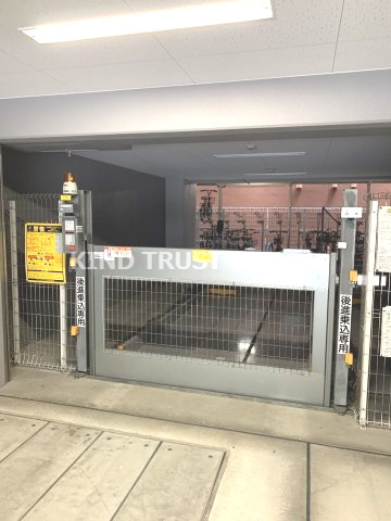 HS梅田EASTの駐車場|車をお持ちの方に嬉しい駐車場付きの物件です