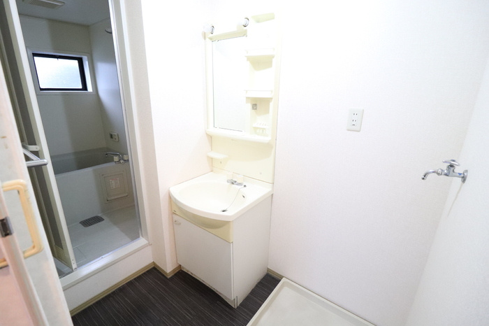 合志市須屋のアパートの独立洗面台