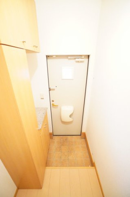 【玄関】 | ベルコリーヌ | ※同物件・反転タイプの写真です。