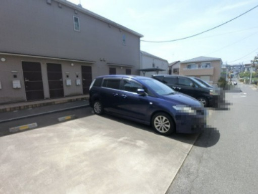 フェリース津田沼の駐車場