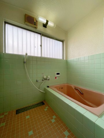 高市郡高取町大字清水谷　中古戸建の浴室|お風呂♪　レトロで可愛らしいお風呂♪