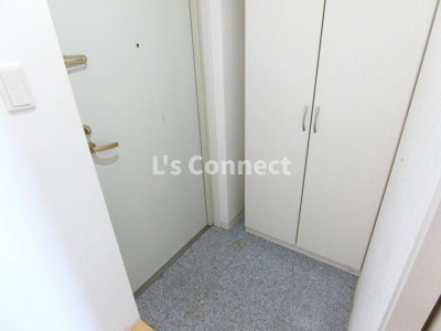 【玄関】 | セントレアカマⅦ | ２ヶ所に下駄箱があり、靴もすっきり収納できます。