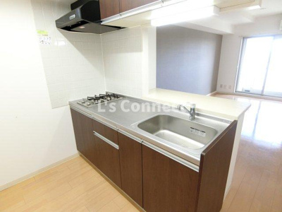 【キッチン】 | セントレアカマⅦ | ２口ガスコンロ付きの対面キッチン。