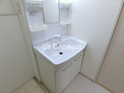 【洗面所】 | セントレアカマⅦ | 朝の支度もスムーズな独立洗面台。