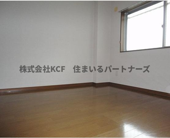 ハイツサンリバーⅤの洋室|明るい洋室です