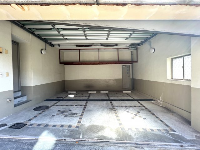 名東区植園町一丁目戸建の駐車場