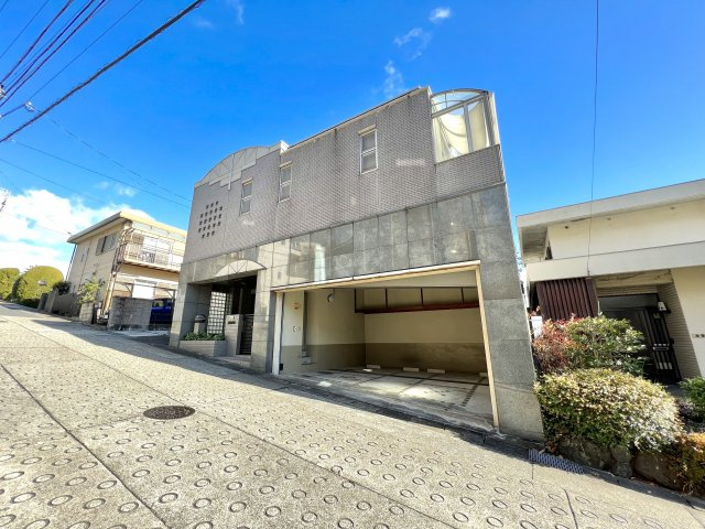 名東区植園町一丁目戸建の前面道路含む現地写真