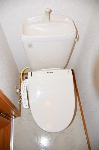 サバ－バンハウスⅠのトイレ|ゆったりとした空間のトイレです