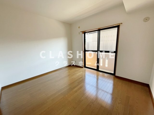 イリゼの居間・リビング|同物件の別部屋になります。