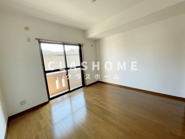 イリゼの居間・リビング|同物件の別部屋になります。