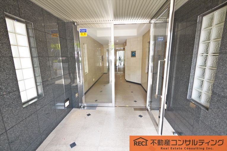 サンフローラ県庁前のエントランス