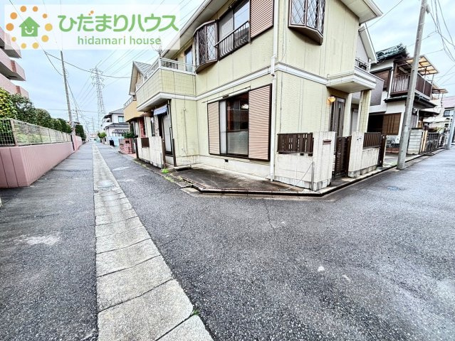 上尾市上町　中古一戸建ての前面道路含む現地写真