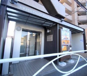 グランバリュー国立のエントランス