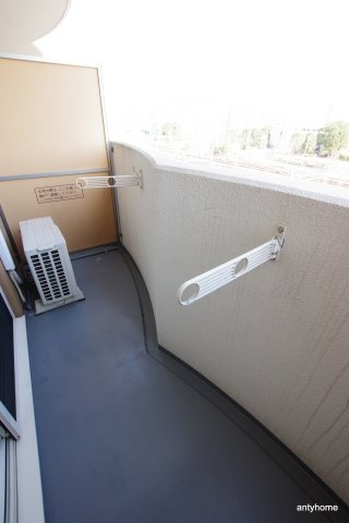 セレニテ新大阪弐番館　仲介手数料無料のバルコニー