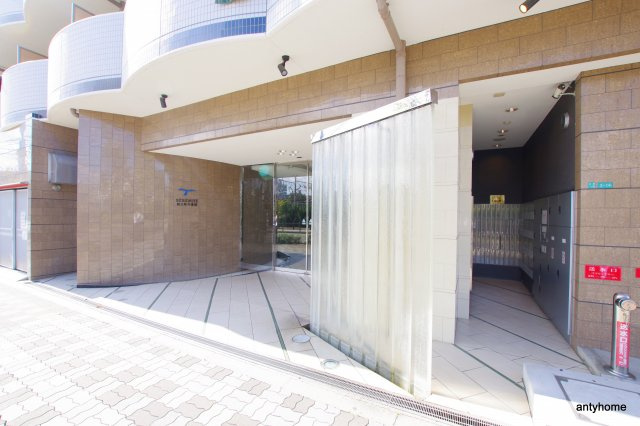 セレニテ新大阪弐番館　仲介手数料無料のエントランス
