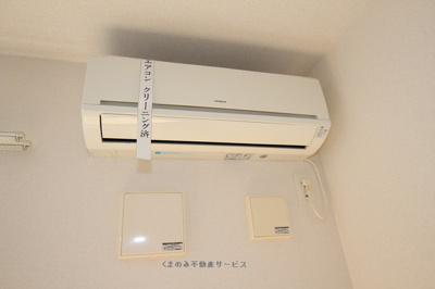 【設備】 | サンファミールⅢＡ | エアコン
サンファミールⅢA棟　101号室　2012/9/29撮影