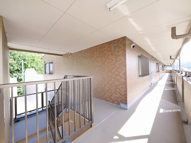 ファミール学園前（藤ノ木台）のエントランス