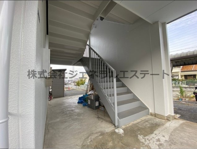 ビューテラス畷A棟のエントランス