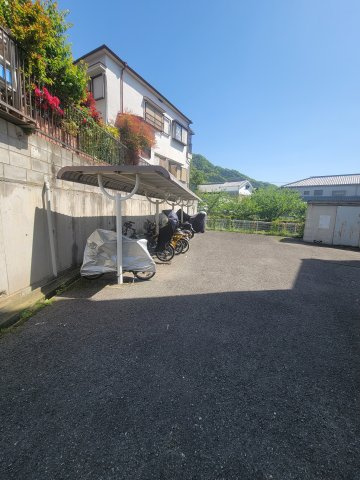 ビューテラス畷A棟の駐車場