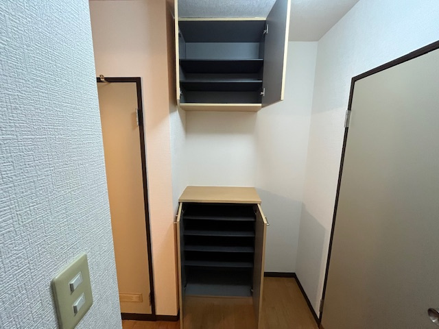 タウニィハイツ金剛の玄関