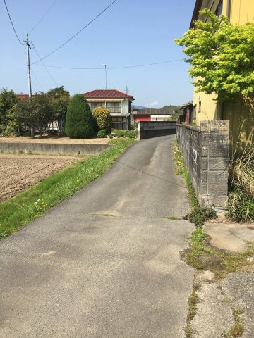 平下平窪字諸荷　売土地の前面道路含む現地写真