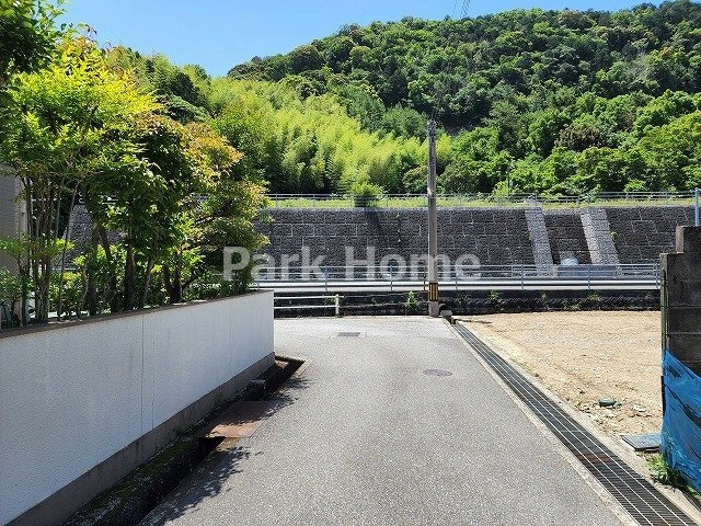 高知市介良　売土地の前面道路含む現地写真