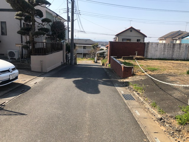【土地】比企郡吉見町田甲建築条件無し売地の前面道路含む現地写真|前面道路含む現地写真です