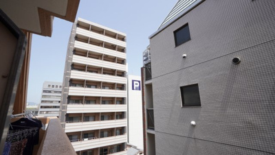 【展望】 | 【上質リノベ】ダイアパレス大手町第3 | 【眺望】
大手町ならではの風景ですね！
都会なので、四季を感じるとまではいきませんが、
青空も見えており、気持ちの良い景色が広がります。
ちょっとした息抜きになると思います。