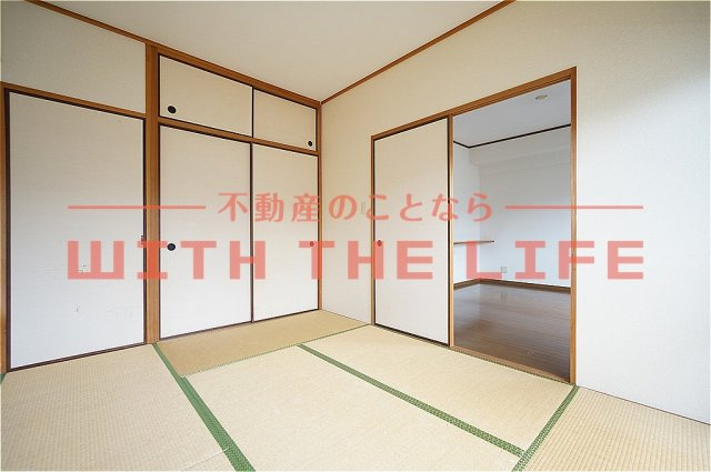 グリーンヒルズ東山【キャッシュバック対象物件】の和室|畳の上でゆっくりとくつろげる和室です