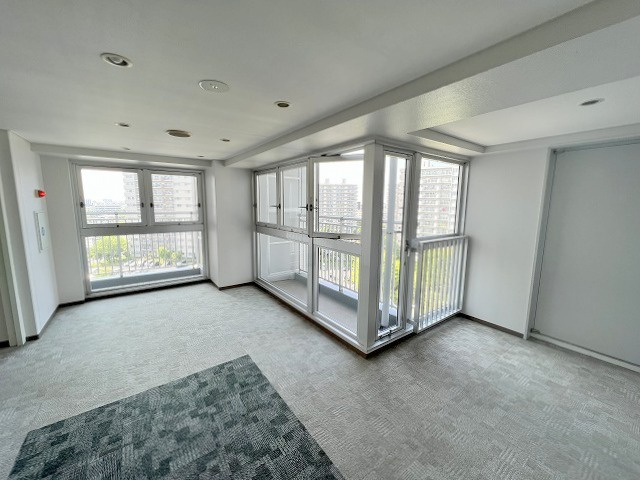 パークフィールドみさとテラ・ウェスト　4街区2号館タワーズ２のその他共用部分|こちらからの眺めも良く、開放感があります