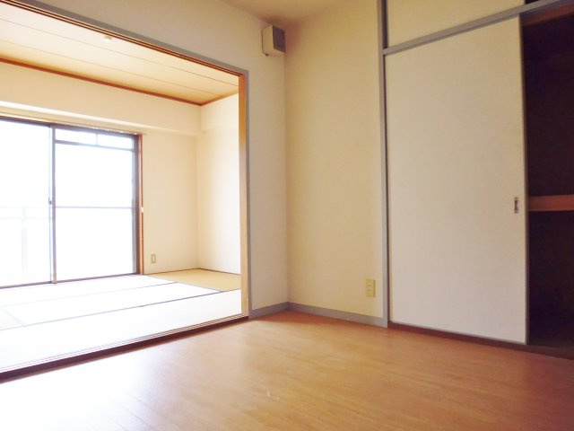 コーポいずみの洋室