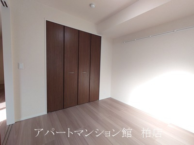 エルム柏の洋室