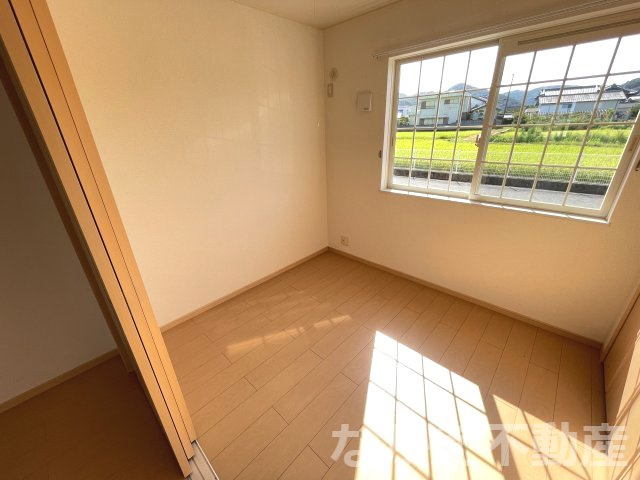 【寝室】 | 広くて明るい寝室