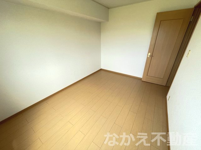 【寝室】 | 広くて明るい寝室
