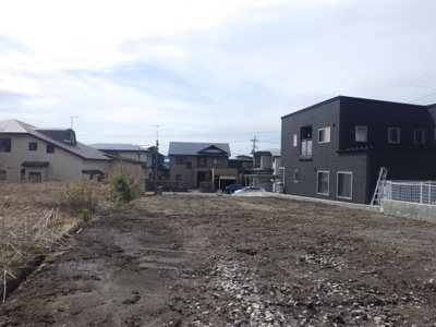 【前面道路含む現地写真】 | 北秋田市東横町11-4・売地