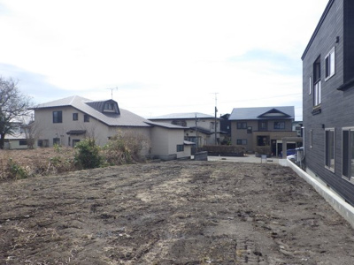 【前面道路含む現地写真】 | 北秋田市東横町11-4・売地