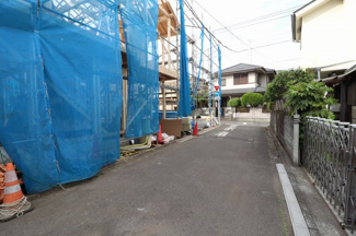 【前面道路含む現地写真】 | 全面は車通りが少なく、お子様のいるご家庭も安心です♪