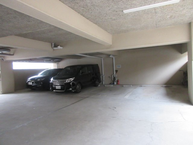 ル・セール明石の駐車場