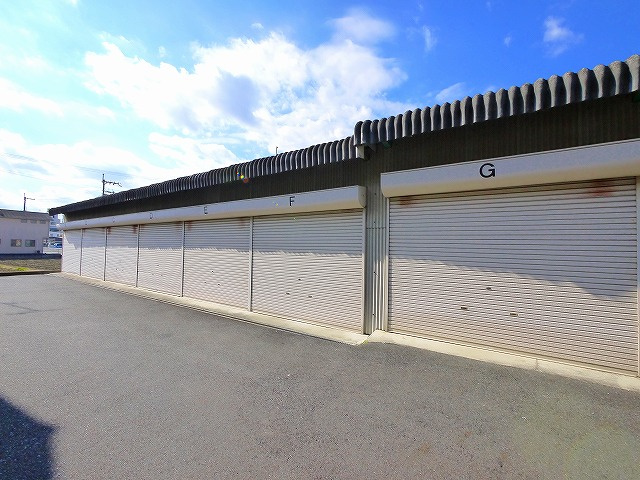 前栽町倉庫（駒ノ口ガレージ）の外観