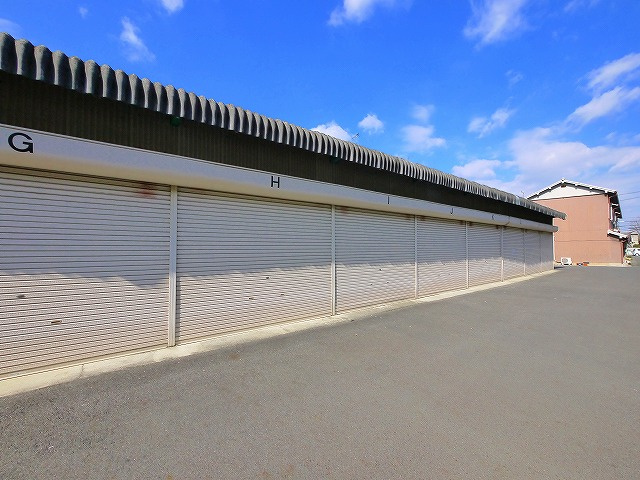 前栽町倉庫（駒ノ口ガレージ）の外観